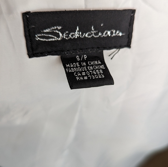 White blazer with collar embellishments - Picture 3 of 6